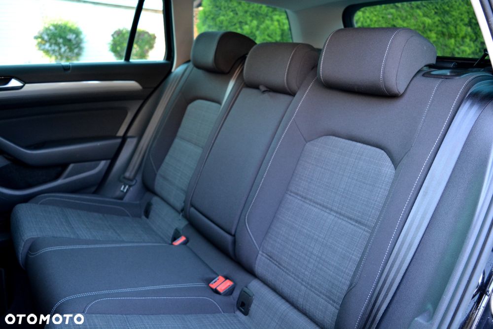Volkswagen Passat 2.0 TDI SCR DSG Business - 22