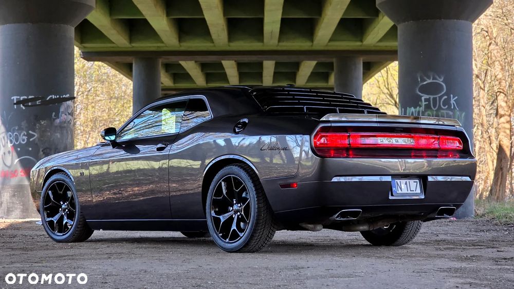Dodge Challenger - 21