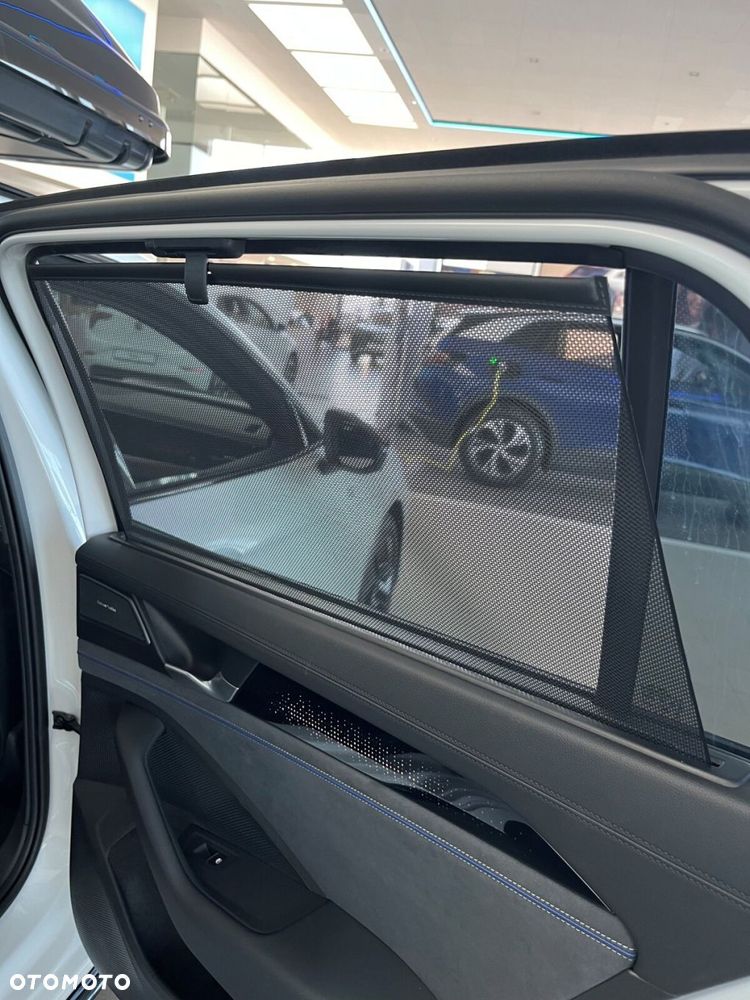 Volkswagen Passat Variant 2.0 TDI SCR R-Line Plus DSG - 11