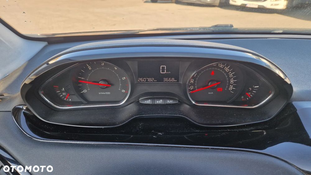 Peugeot 208 - 6