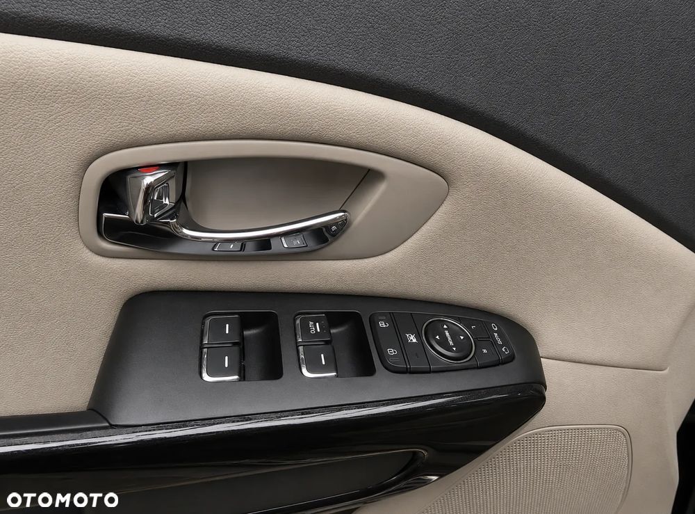 Kia Carnival - 10
