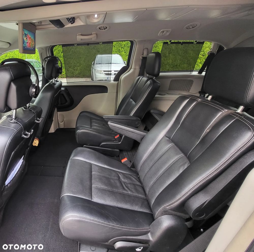 Chrysler Town & Country 3.6 Limited - 11