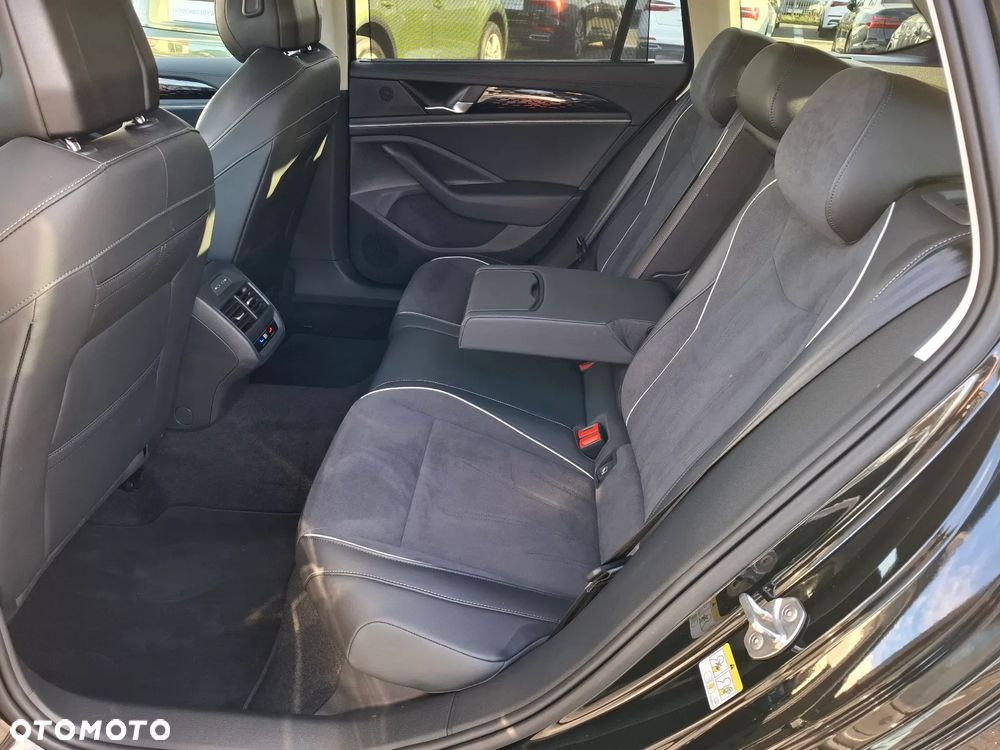 Volkswagen Passat Variant 2.0 TDI SCR DSG Elegance - 11