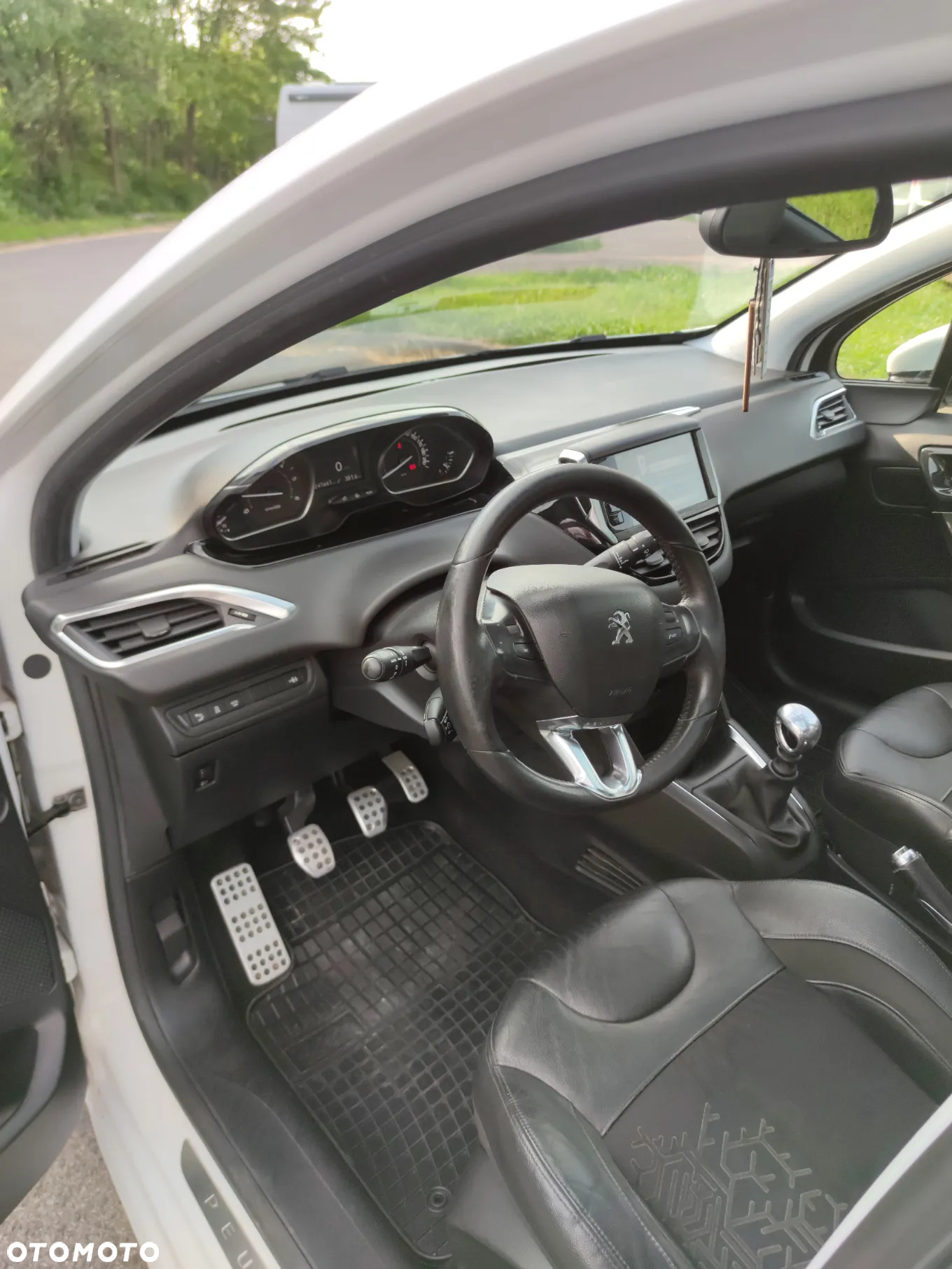 Peugeot 208 1.6 e-HDi Allure STT - 12