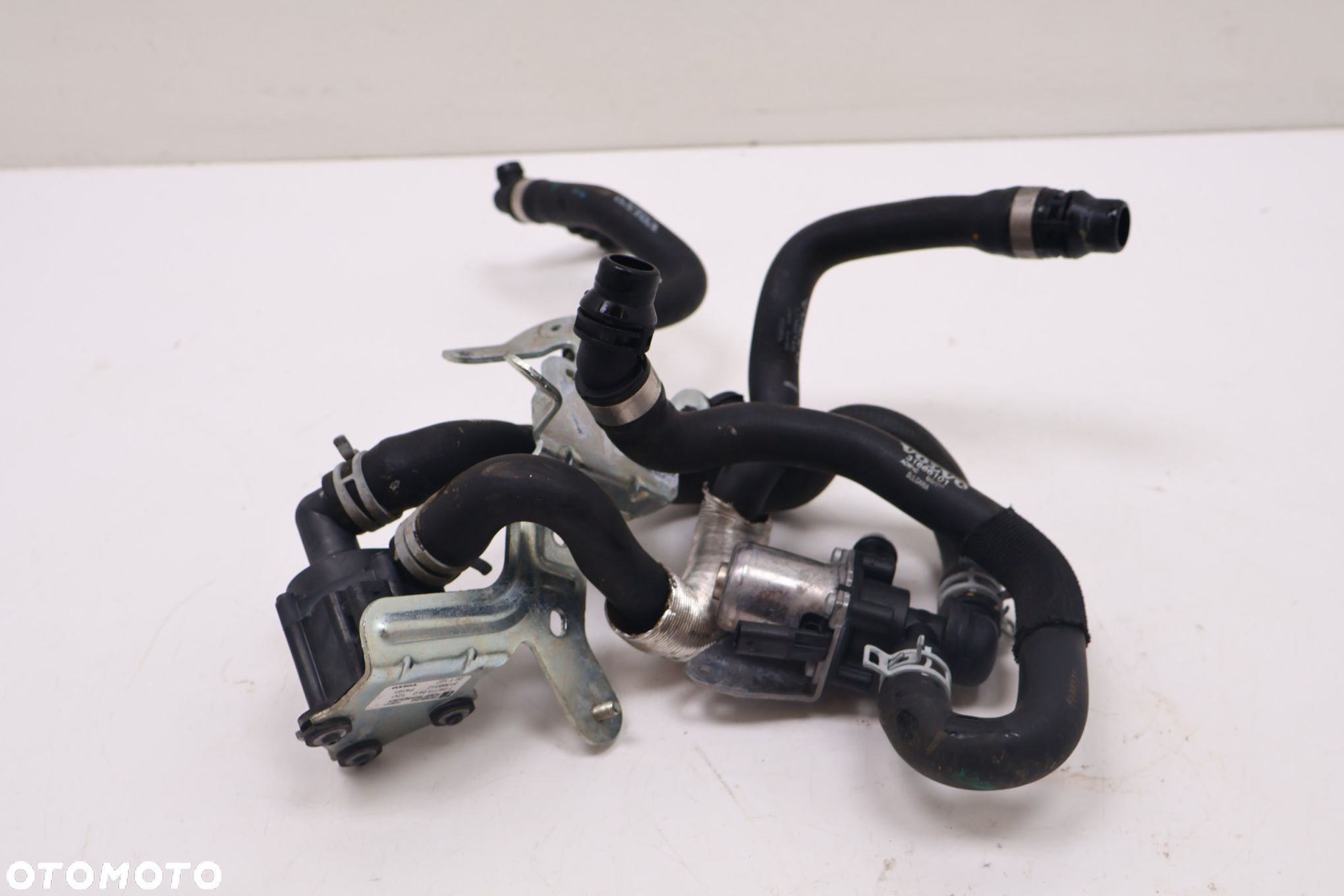 VOLVO V60 II 2.0 T6 PLUG IN HYBRID DODATKOWA POMPA WODY PRZEWODY 31368145, 31368146, 31686101 - 2