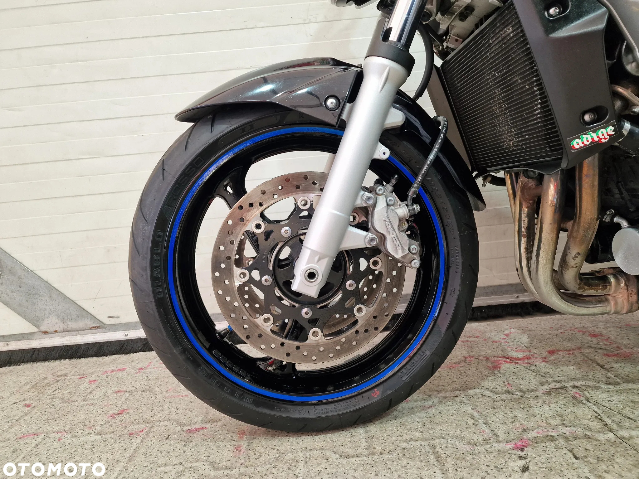 Suzuki GSR - 9