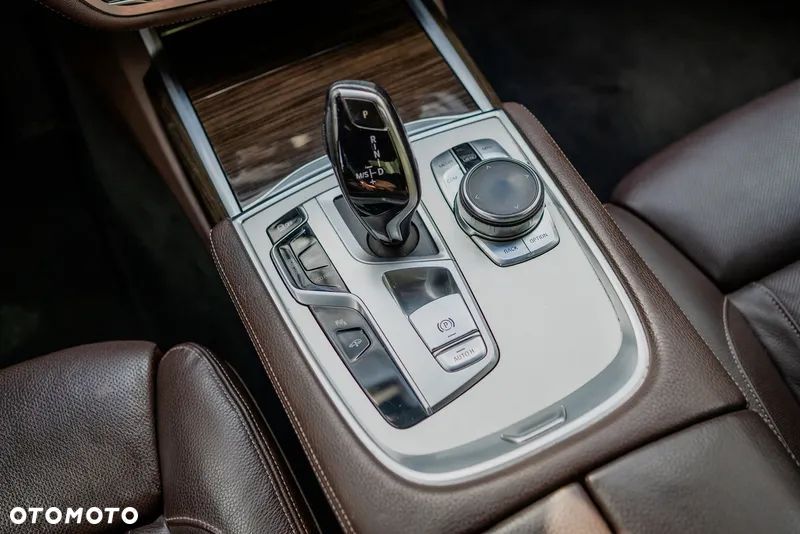 BMW Seria 7 740d xDrive - 11