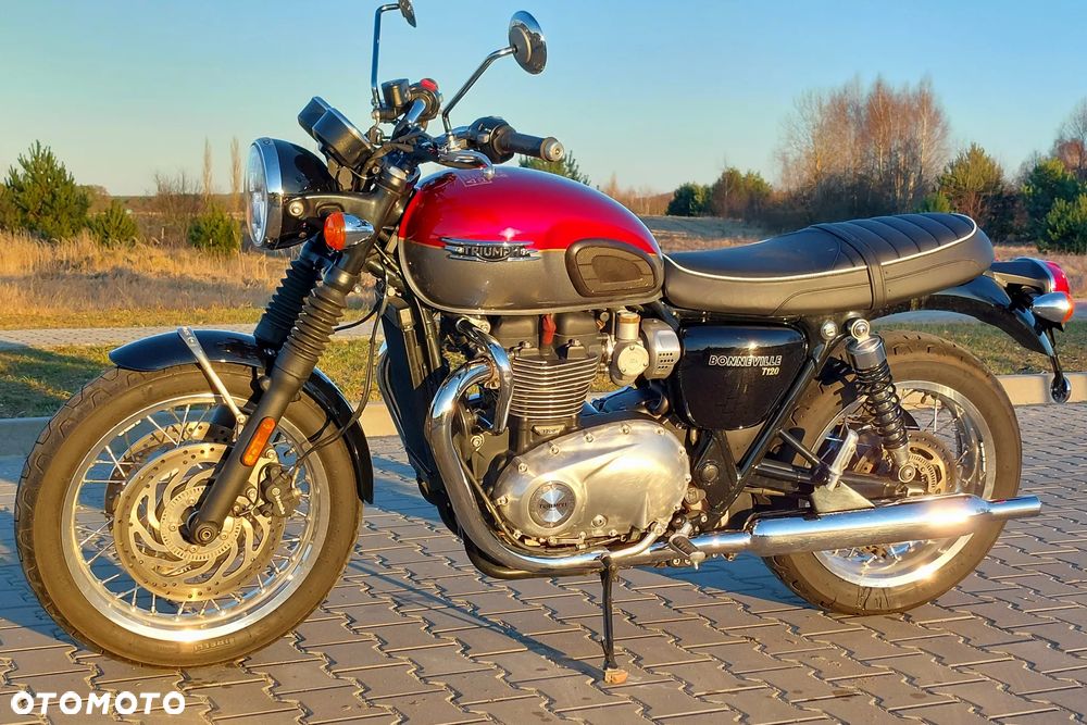 Triumph Bonneville - 2