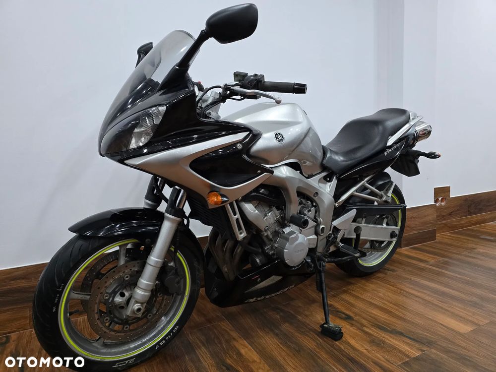 Yamaha FZ - 4