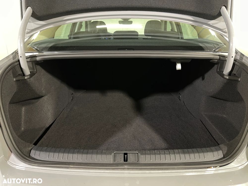 Volkswagen Passat 1.5 TSI ACT DSG Advance - 12