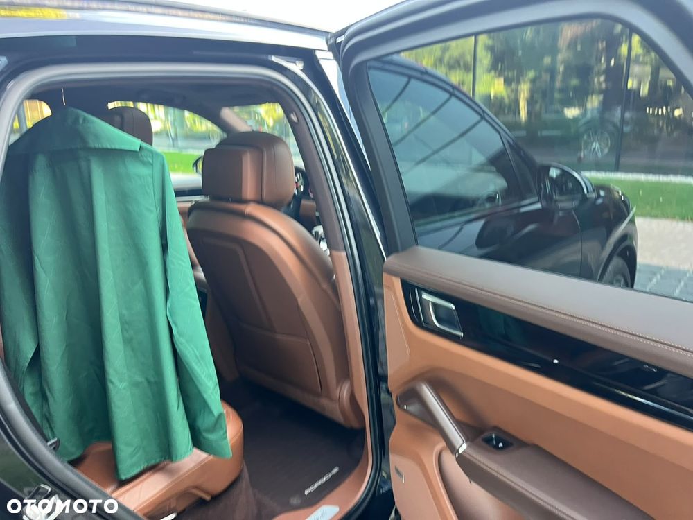 Porsche Cayenne Platinum Edition - 12