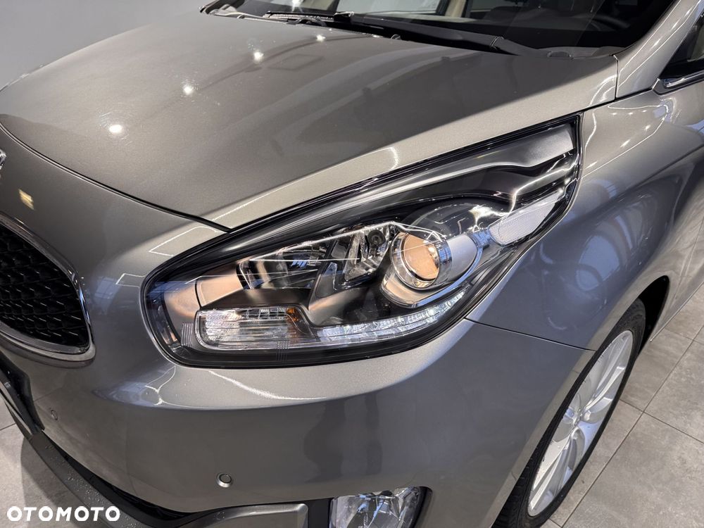 Kia Carens - 10