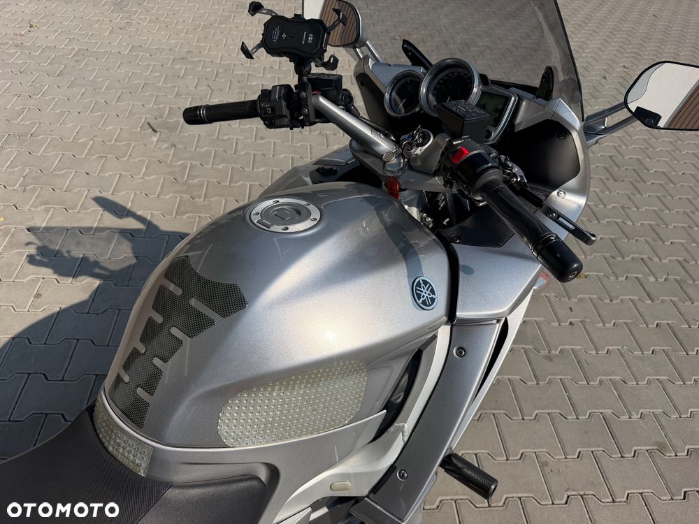 Yamaha FJR - 6