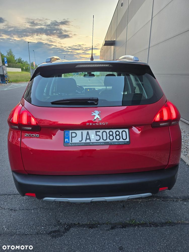 Peugeot 2008 1.2 Pure Tech GPF Signature S&S - 8