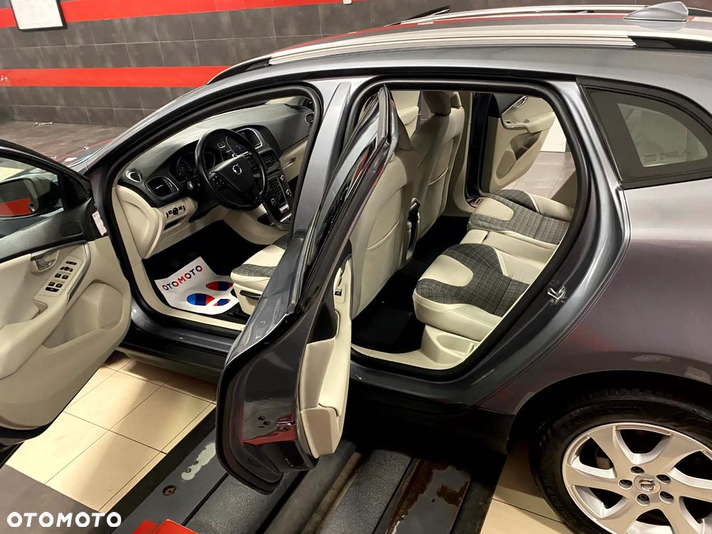 Volvo V40 Cross Country D2 Drive-E Dynamic Edition - 16