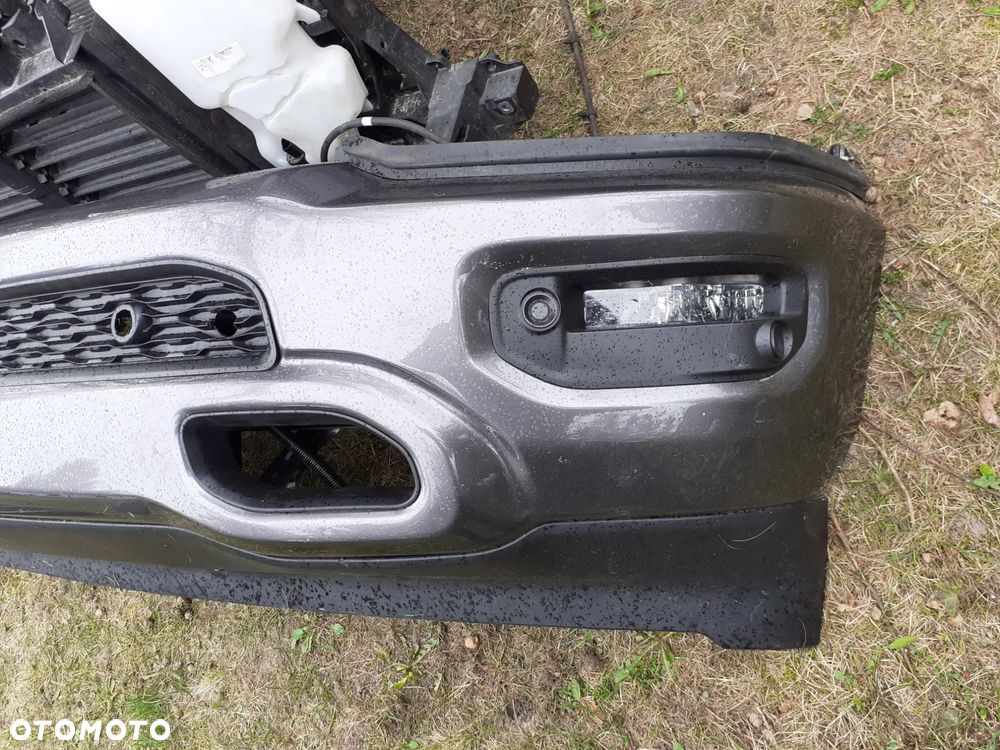 Dodge RAM 19- Laramie Zderzak Przedni Kompletny - 2
