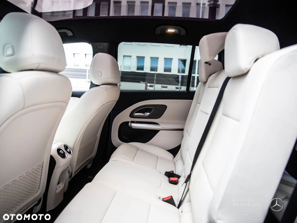 Mercedes-Benz GLB - 11