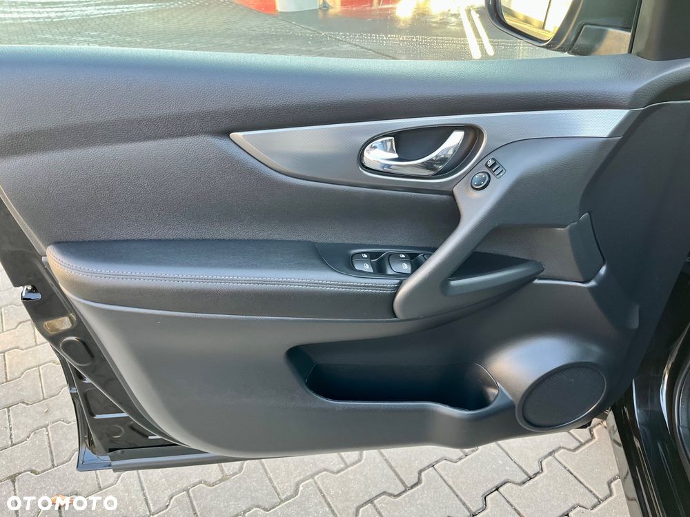 Nissan Qashqai 1.3 DIG-T N-CONNECTA - 19