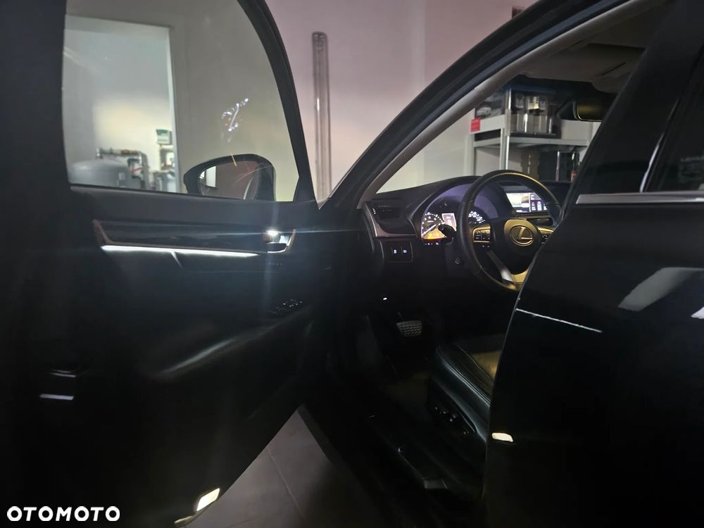 Lexus GS 300h - 8
