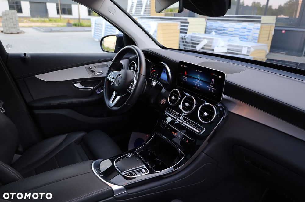 Mercedes-Benz GLC 300 e 4Matic 9G-TRONIC - 29