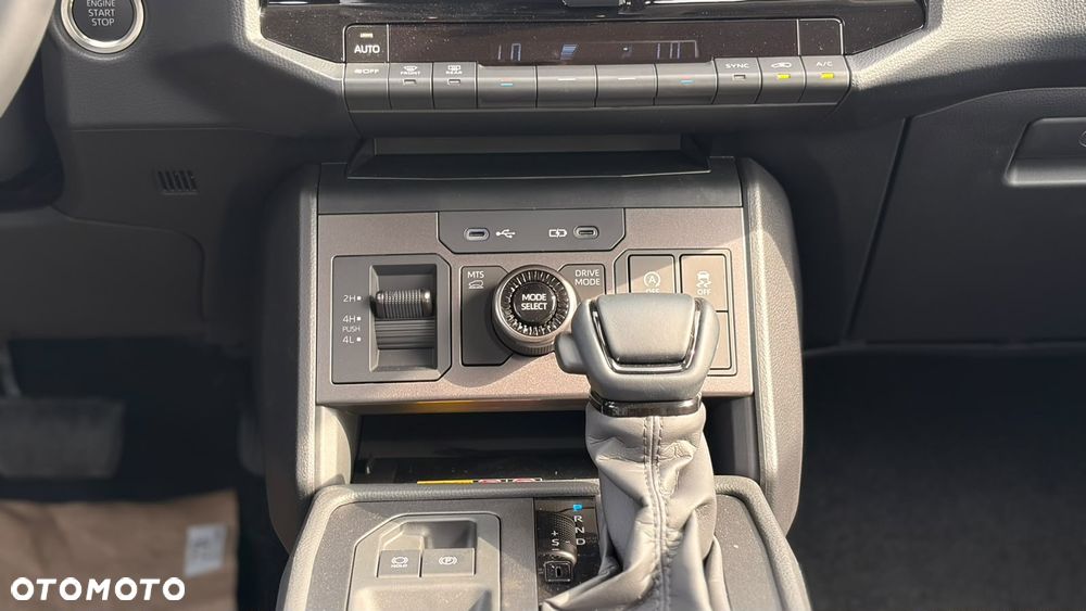 Toyota Hilux 2.8 D-4D Double Cab GR Sport II 4x4 - 36