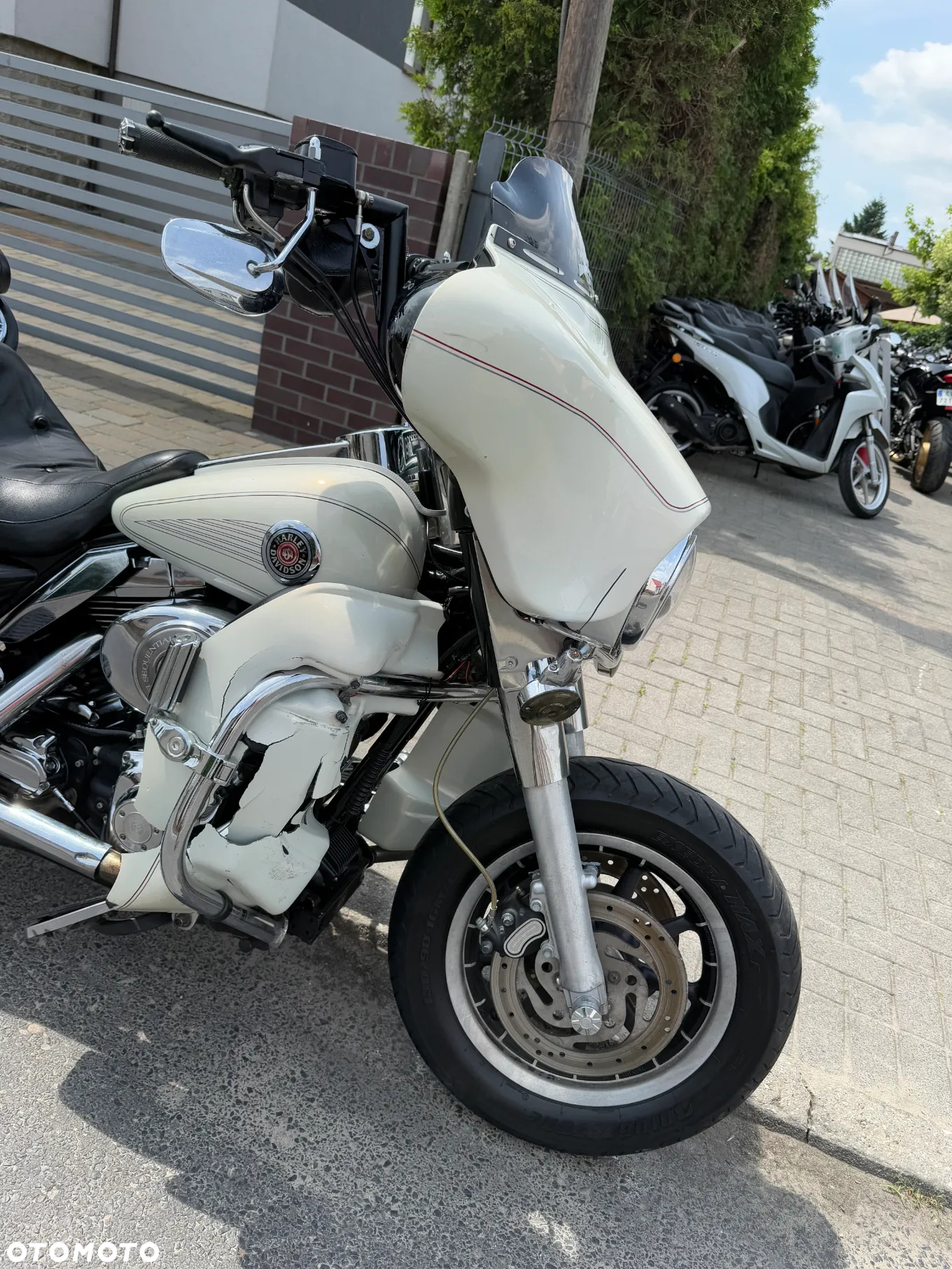 Harley-Davidson FLH Electra Glide - 30