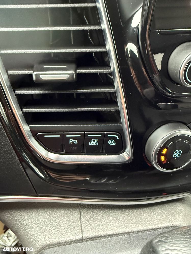 Ford Tourneo Custom Bus 320 2.0 EcoBlue 185 CP L2H1 Titanium X Aut. - 11