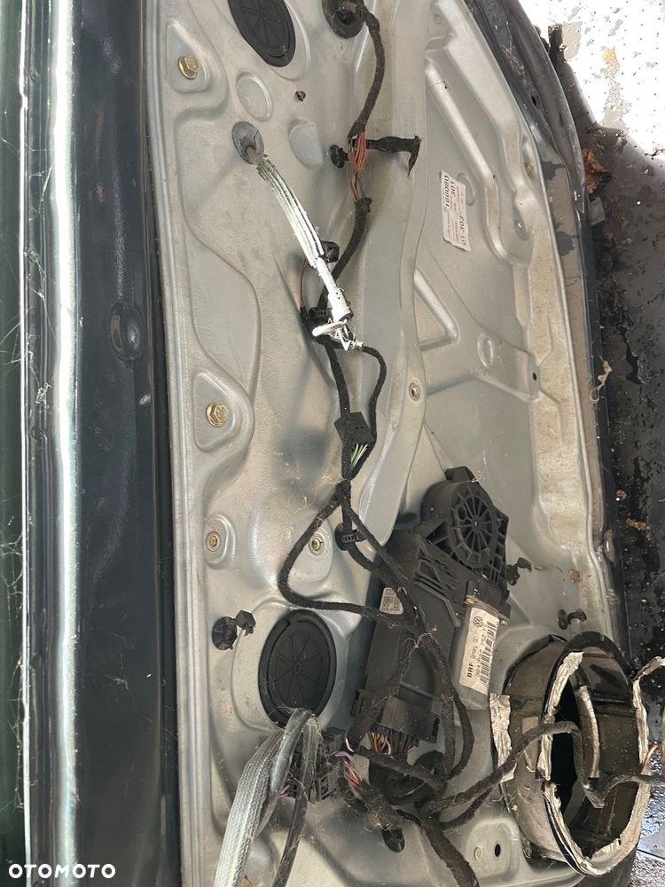 vw passat b5 fl  kombi drzwi lewe prawe  tył kompletne KOLOR LC7V listwa chrom - 29