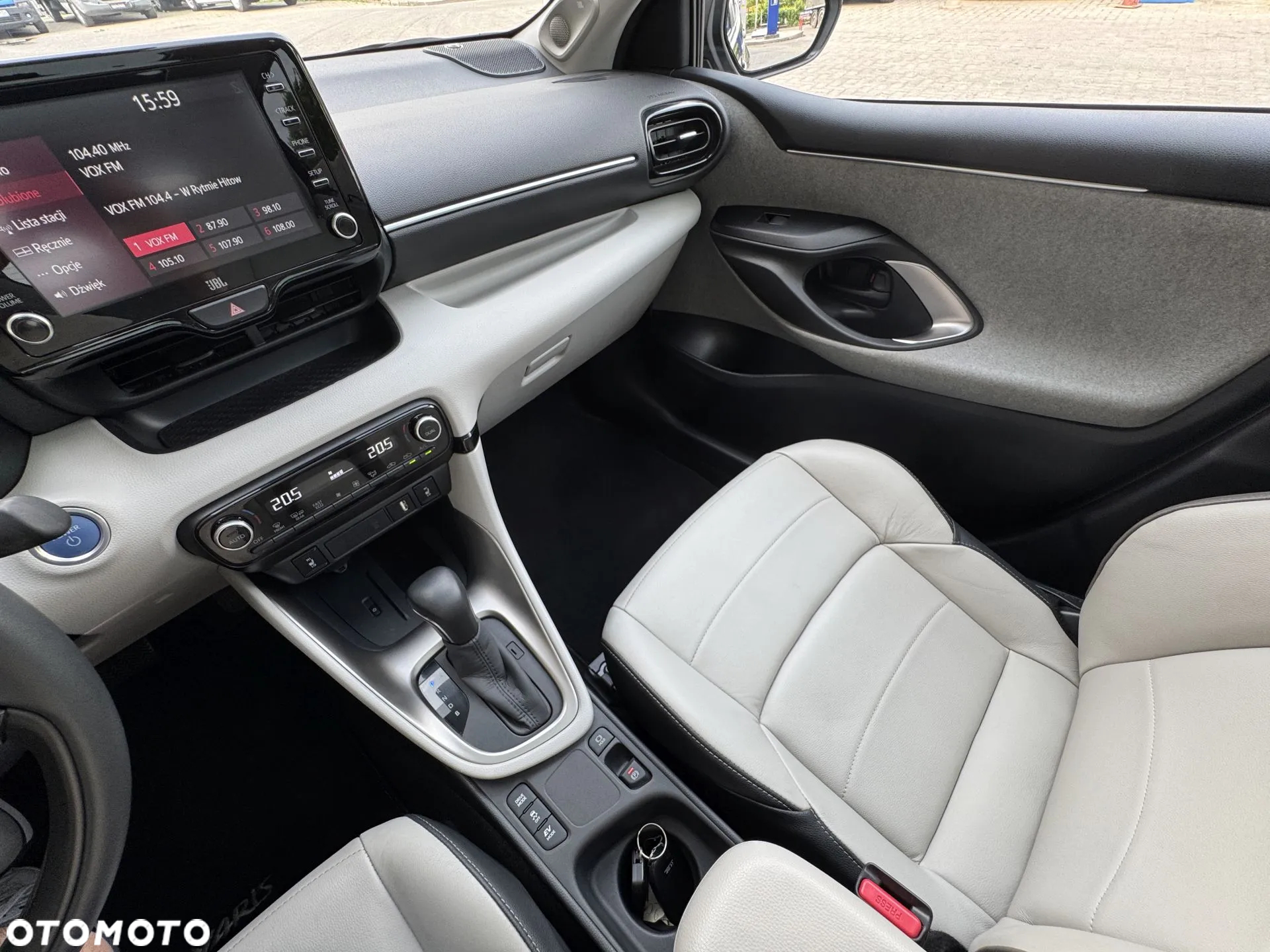 Toyota Yaris Hybrid 1.5 VVT-i Premiere Edition - 25