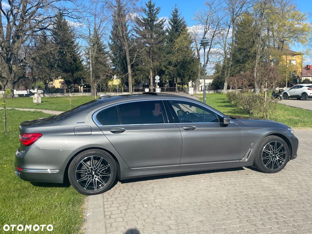 BMW Seria 7 740Le iPerformance - 13