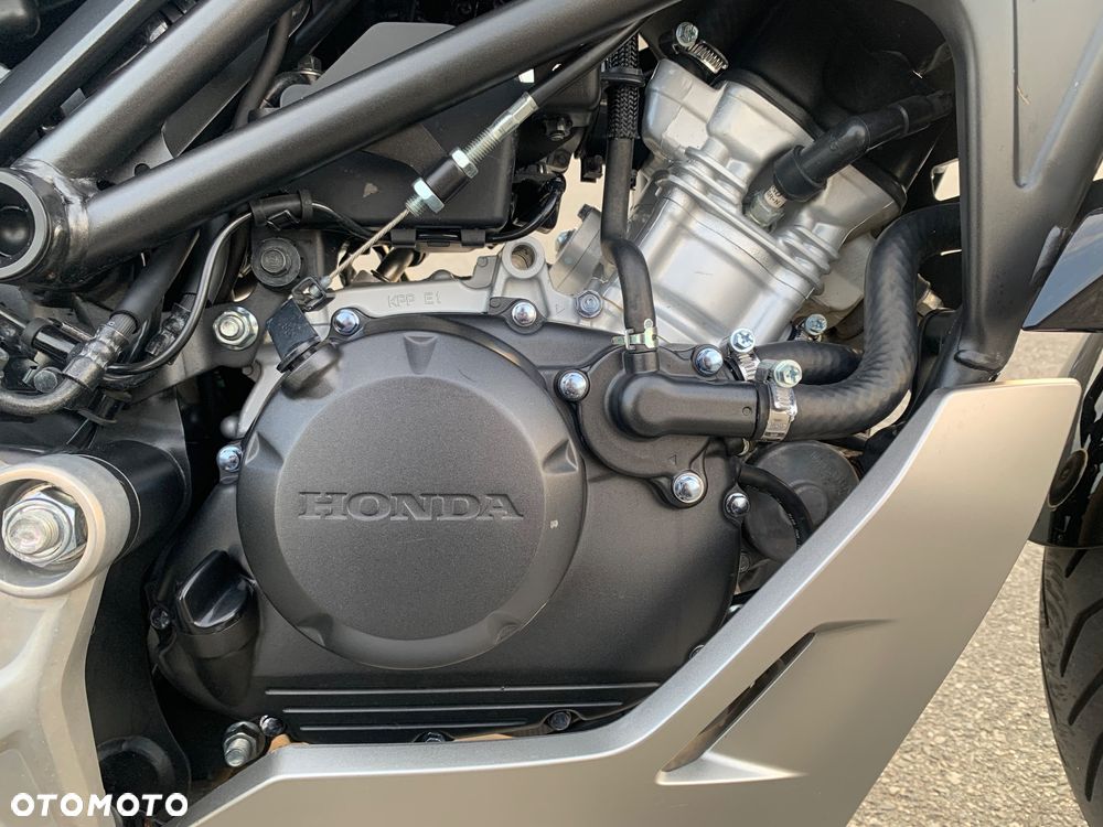 Honda CB - 12
