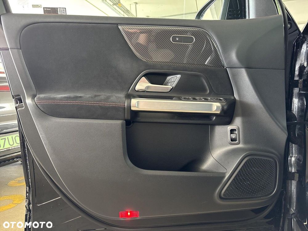 Mercedes-Benz GLB - 16