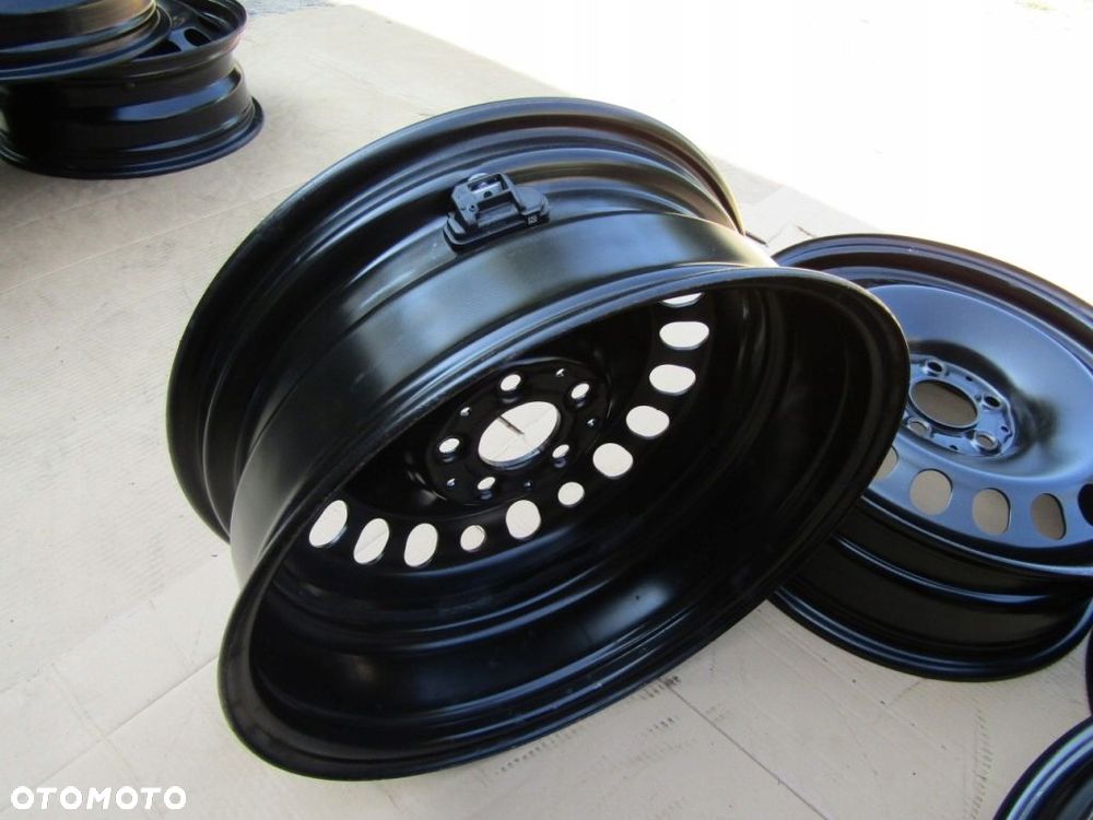 Felgi 17 Mercedes A GLA W156 Vito V Klasa Viano CLA W118 W177 B W247 C W205 Audi A4 B8 - 12