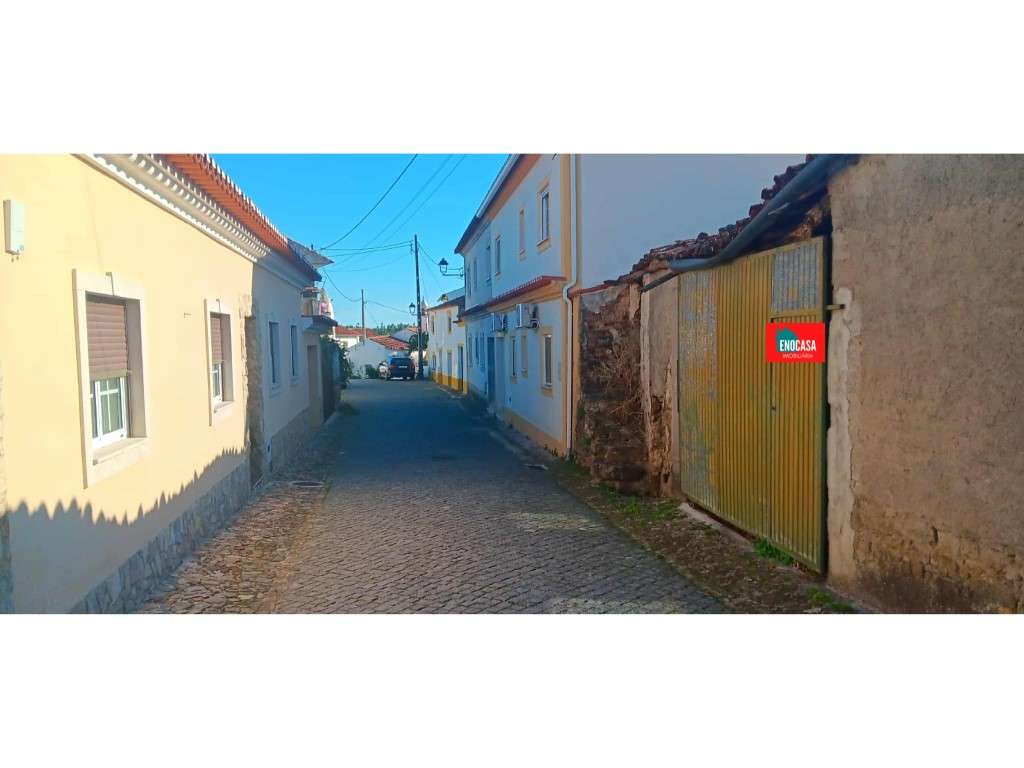 Moradia T2 para Recuperação Total no Centro da Vila de Carvoeiro - ... - Grande imagem: 2/10