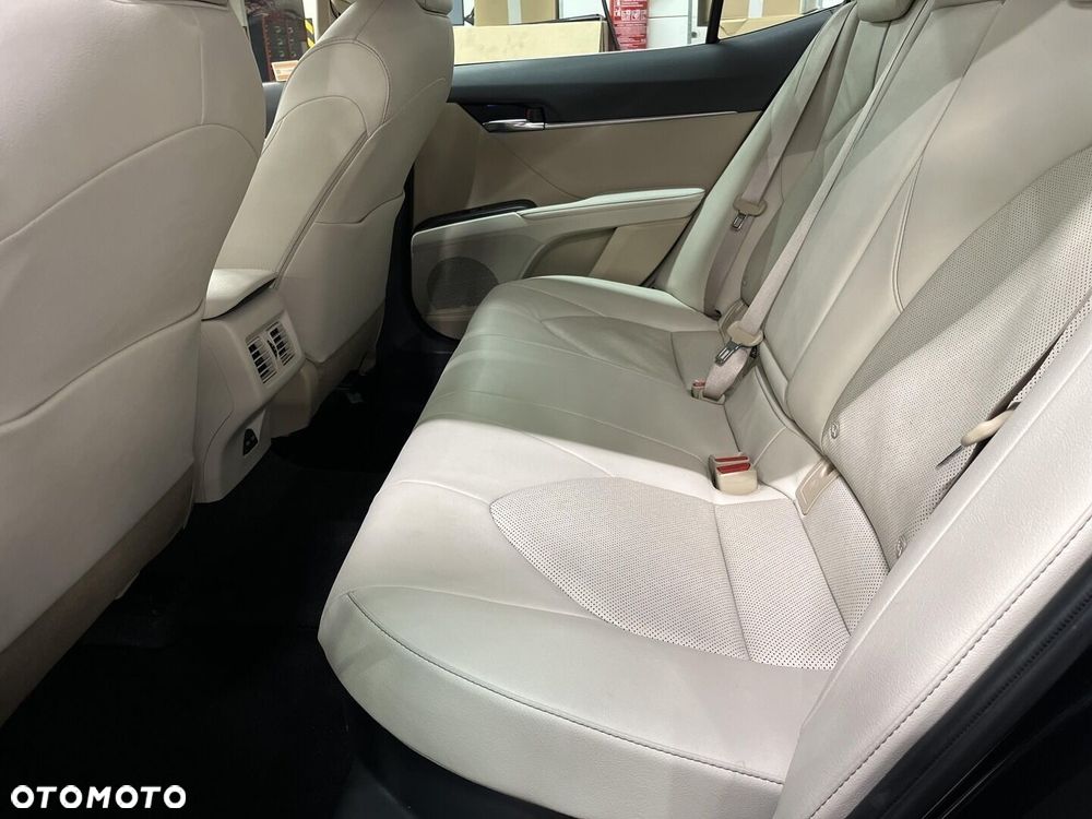 Toyota Camry 2.5 Hybrid Executive CVT - 12