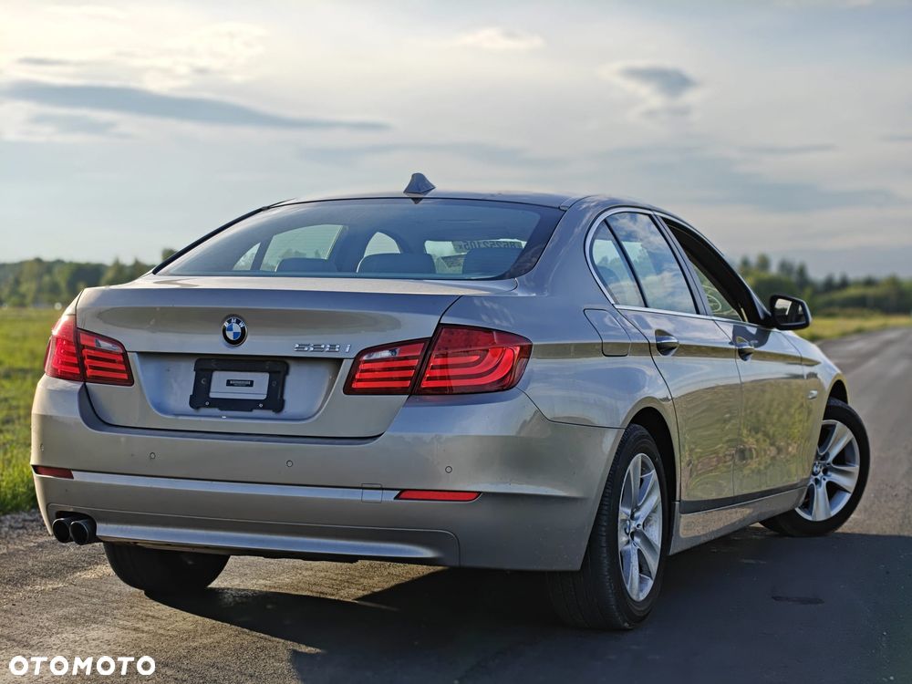 BMW Seria 5 528i Sport-Aut - 10