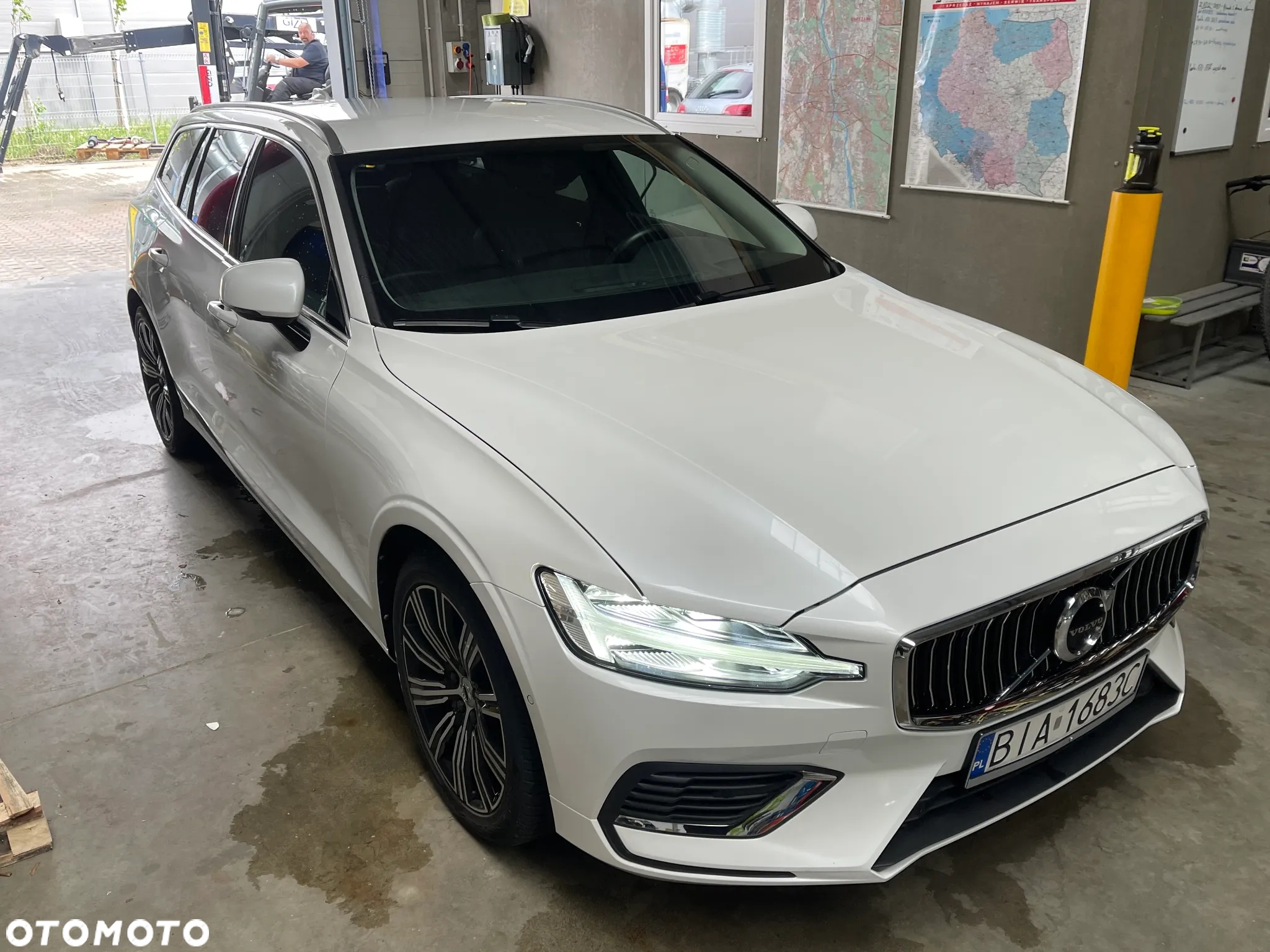 Volvo V60 T6 AWD Recharge Core - 11