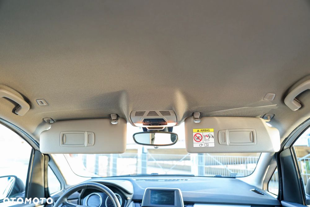 BMW Seria 2 218d - 18