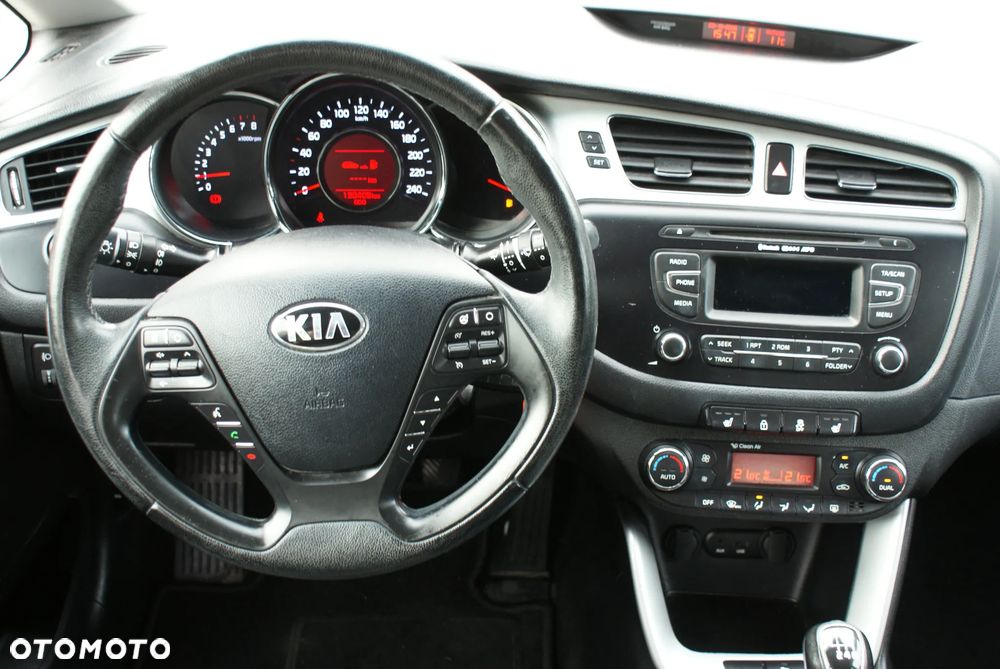Kia Ceed - 8