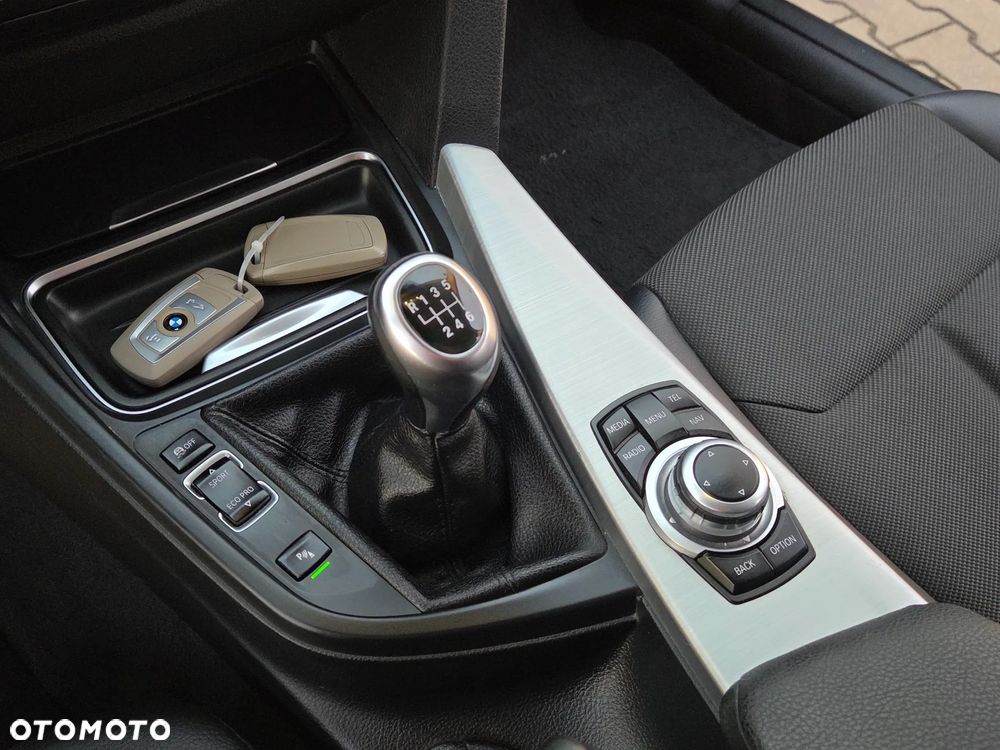 BMW Seria 3 320d Blue Performance Modern Line - 32