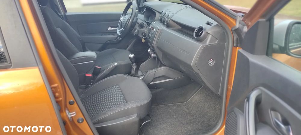 Dacia Duster 1.6 SCe Laureate S&S - 4