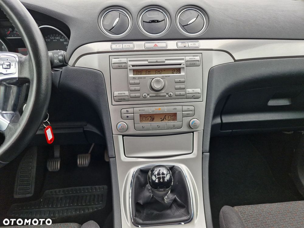 Ford S-Max - 22