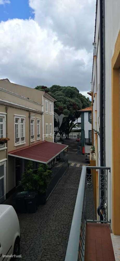 Moradia T3 com Garagem e 4 Pisos – Angra do Heroísmo - Grande imagem: 4/25