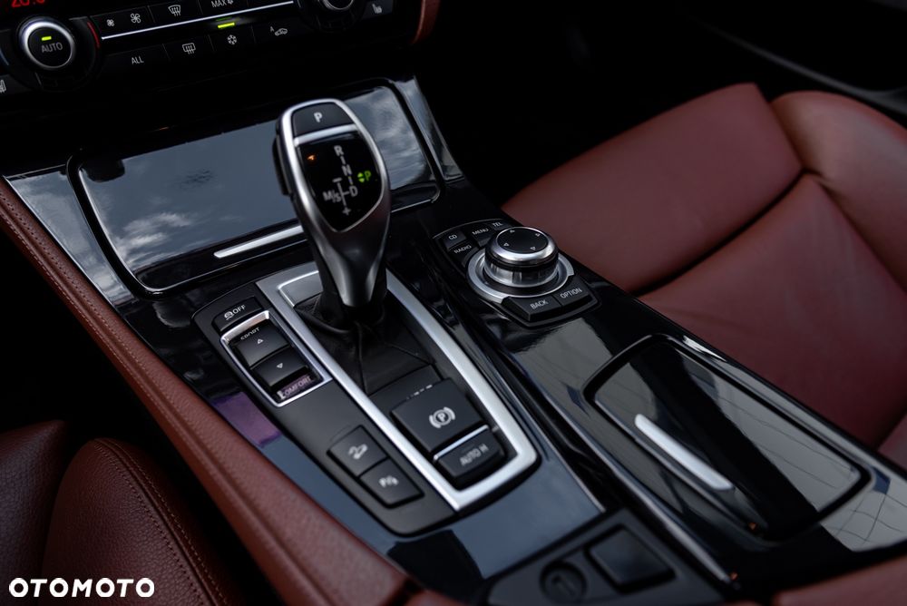 BMW Seria 5 535d xDrive Sport-Aut - 33