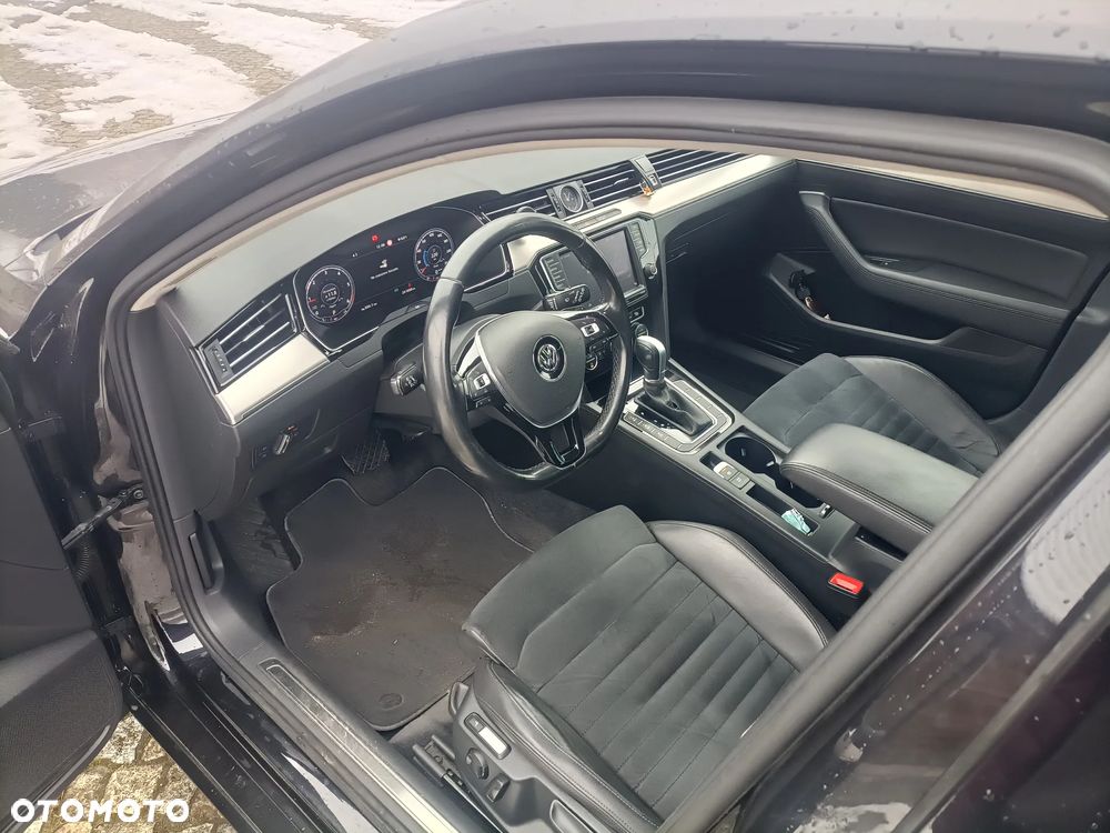 Volkswagen Passat 2.0 TDI Bi-Turbo BMT 4Mot Highline DSG - 9