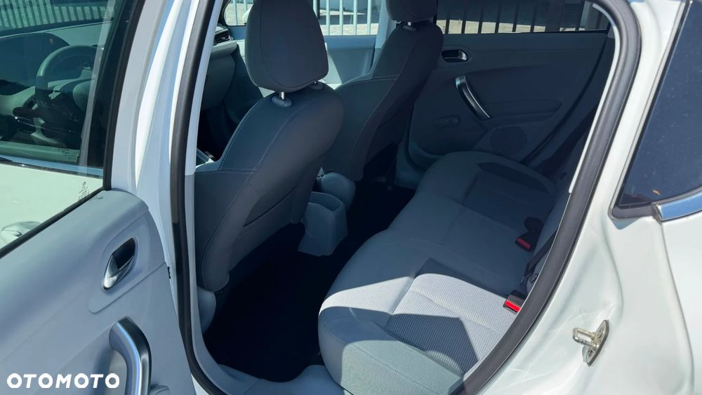 Peugeot 208 - 18