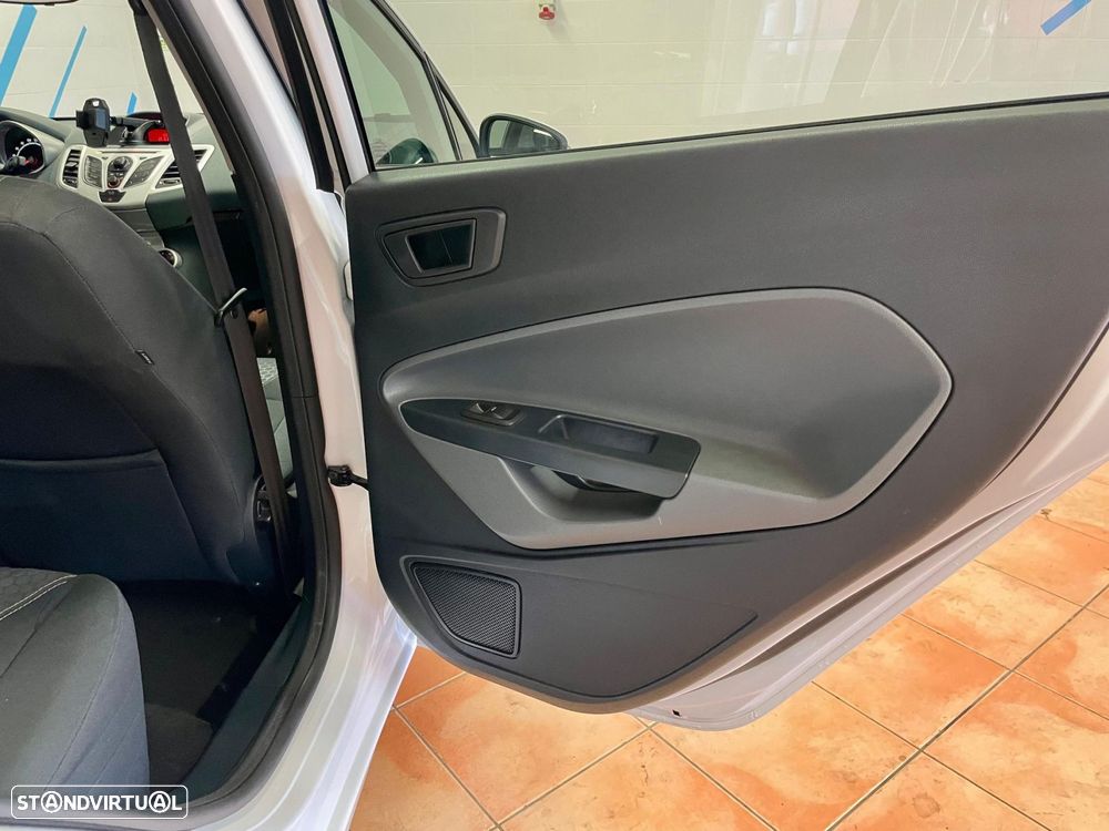 Ford Fiesta 1.4 Titanium Aut. - 31