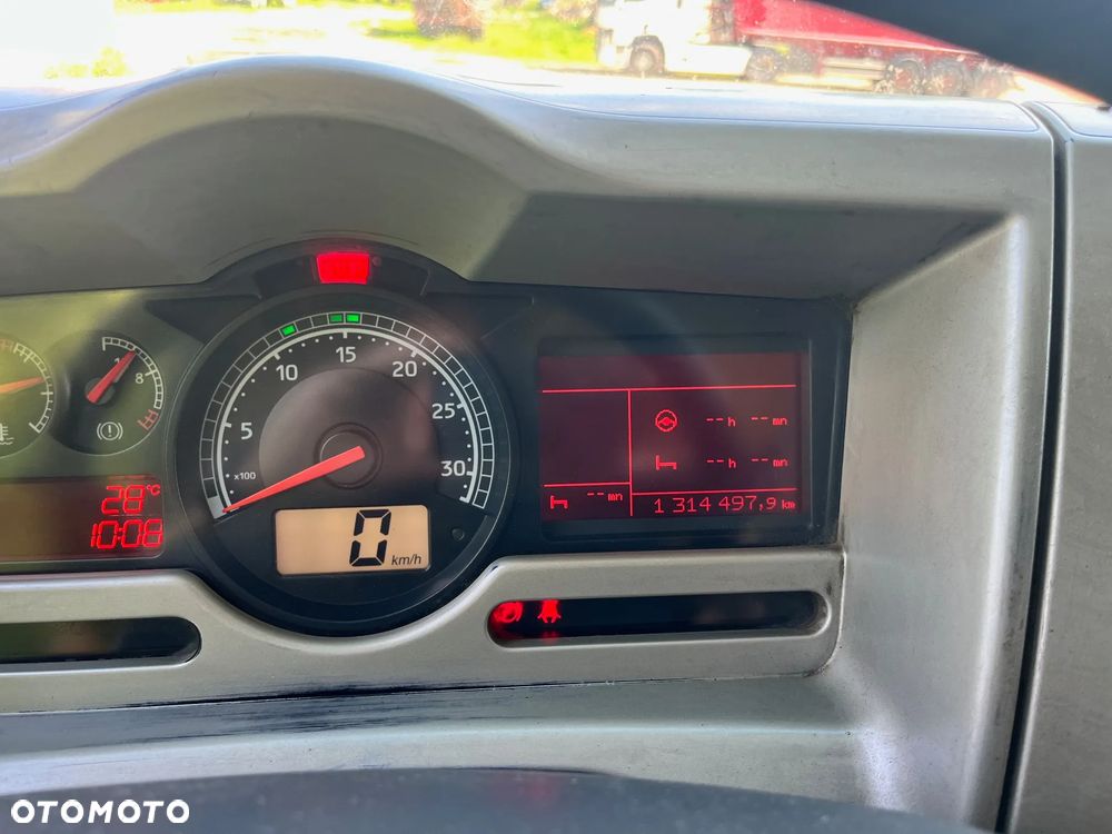 Renault Premium - 8