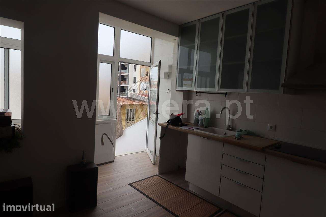 APARTAMENTO T2 COM QUINTAL; CRUZ DE PAU - Grande imagem: 2/18