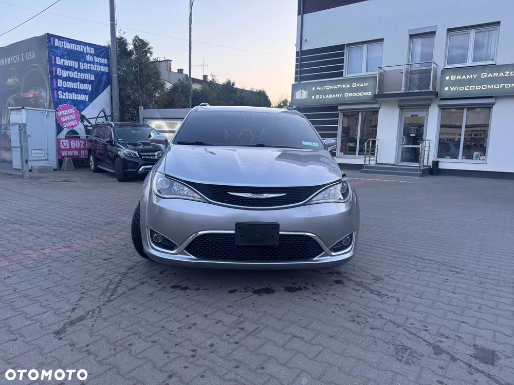 Chrysler Pacifica - 5